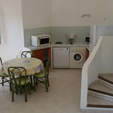 Ξενοδοχείο με διαμερίσματα Liccia Di Furu